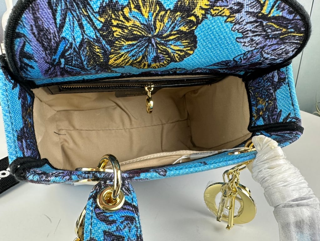 Ezyycart Bags DIR MEDIUM LADY D LITE BAG CELESTIAL BLUE MULTICOLOR TOILE DE JOUY VOYAGE EMBROIDERY 24CM M0565OEUPM259