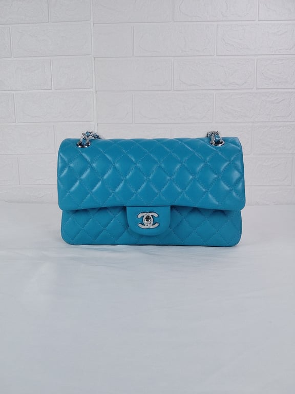 Anum Bags CHL CLASSIC MEDIUM LAMBSKIN FLAP BAG BLUE SILVER 25CM