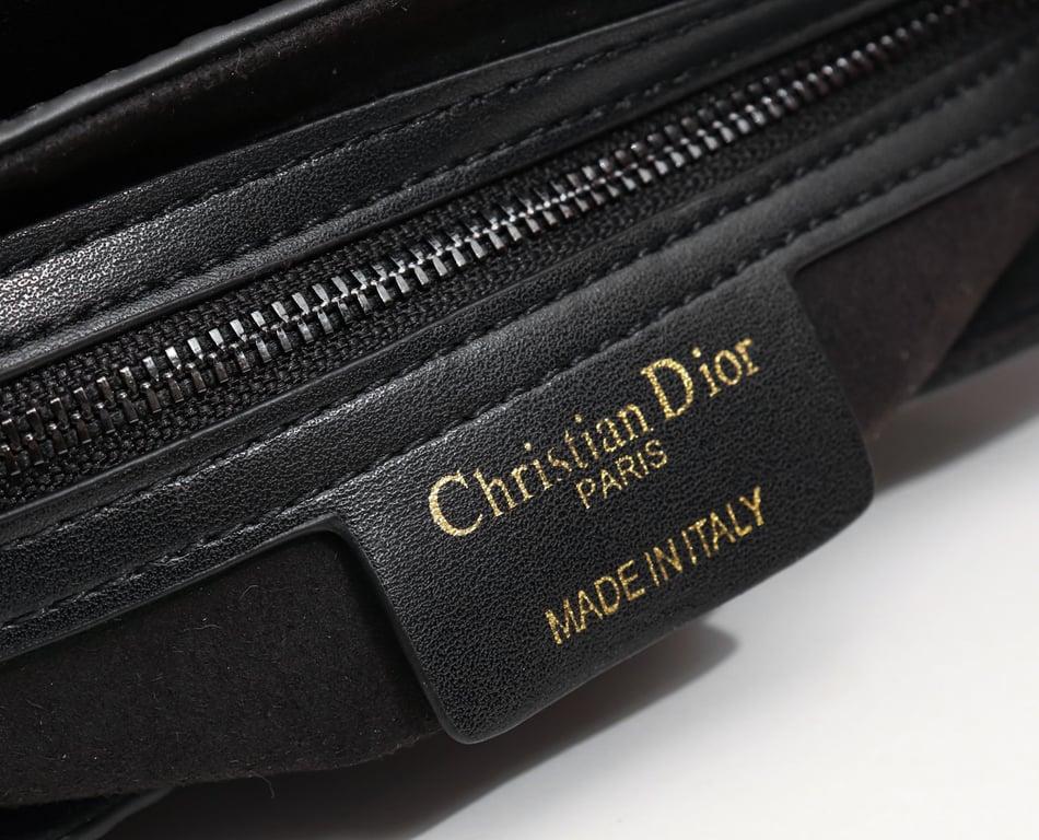 Anum Bags DIR SADDLE BLACK OBLIQUE EMBOSSED 25CM