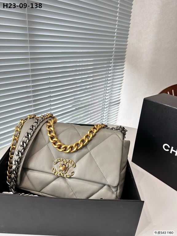 Anum Bags CHL 19 LAMBSKIN QUILTED HANDBAG LIGHT GREY 26CM