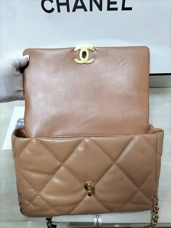 Anum Bags CHL LAMBSKIN QUILTED MEDIUM 19 FLAP CARAMEL 30CM