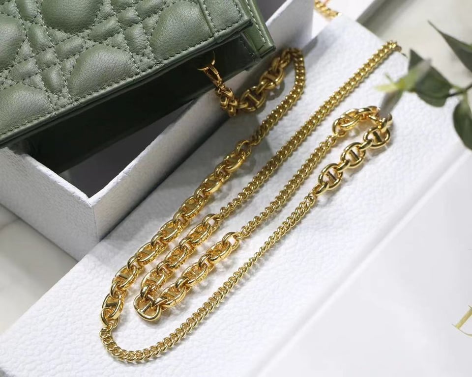 Ezyycart Bags dir CARO ZIPPED POUCH WITH CHAIN CEDAR GREEN S5106UWHC_M67H