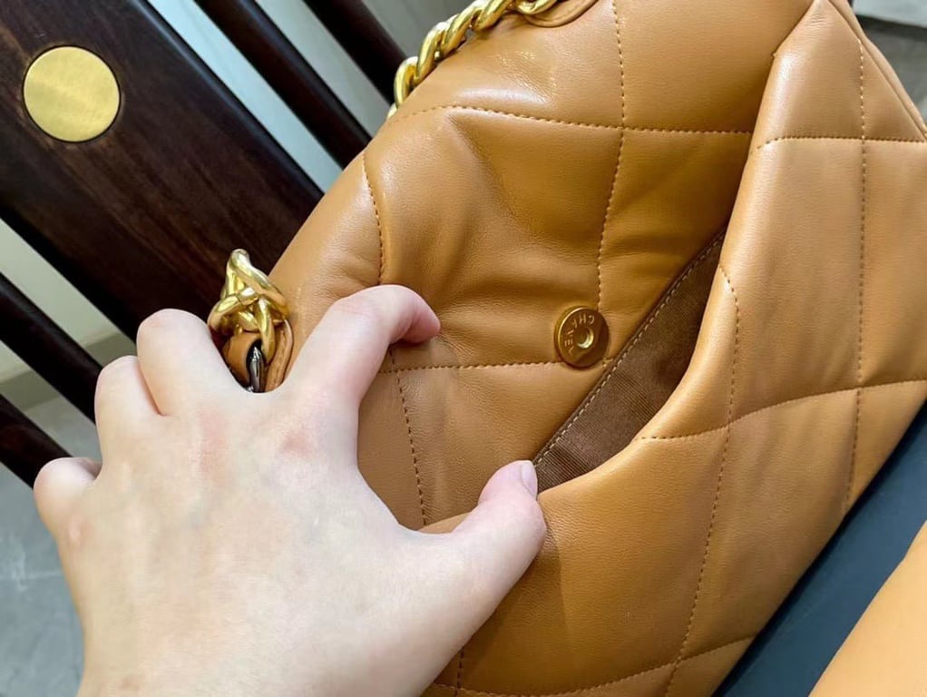 Anum Bags CHL LAMBSKIN QUILTED MEDIUM 19 FLAP CARAMEL 25CM