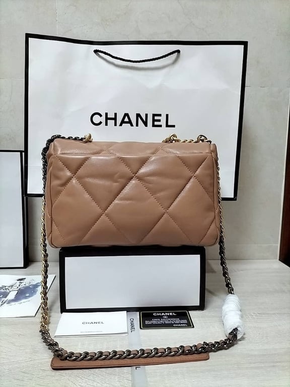 Anum Bags CHL LAMBSKIN QUILTED MEDIUM 19 FLAP CARAMEL 30CM